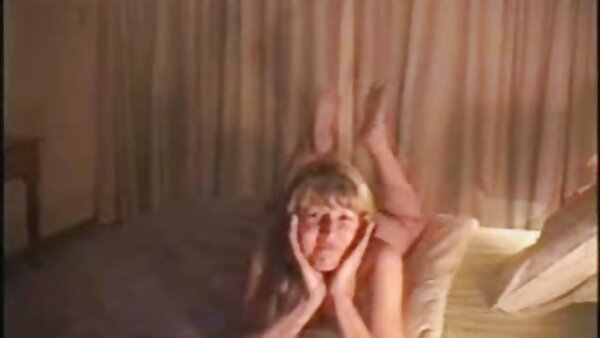 Schlanker braunhaariger Teenie auf sexfilm geil Billardtisch von Punani gefickt