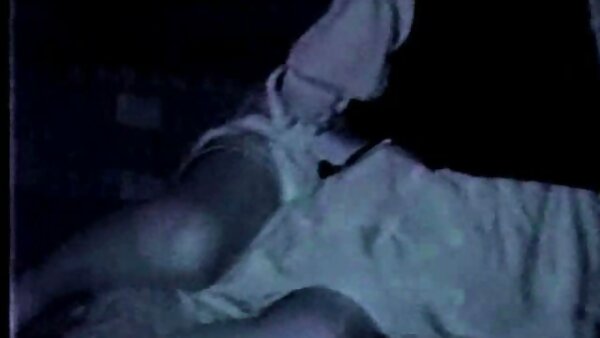 Die lustvolle brünette geile pornofilme Hottie Cece Stone reitet kräftig einen harten Schwanz