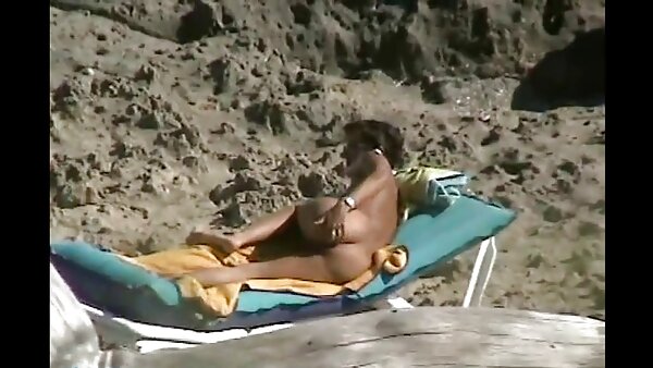 Das vollbusige Ebenholzküken Sierra rasiert ihre Muschi sexy vor der geile hausfrauen sexfilme Kamera