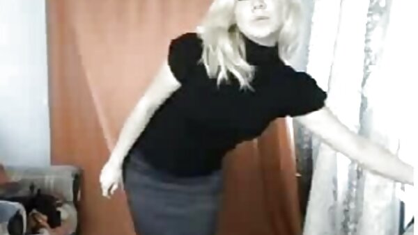 Das magere russische Luder Tiffany gibt einer riesigen Stange geile sex filme einen Kopf